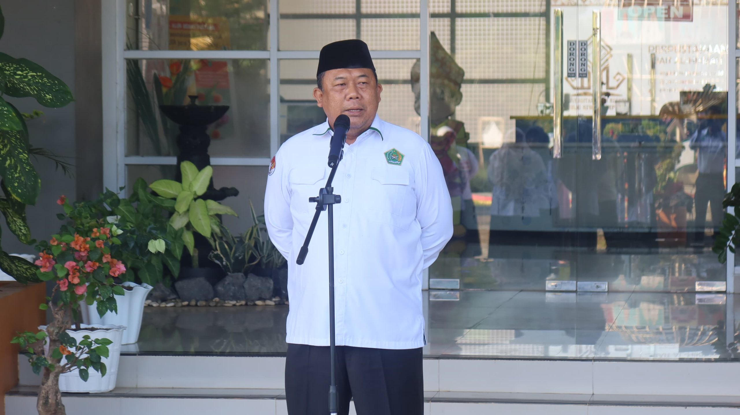 Prof Suhairi pembina