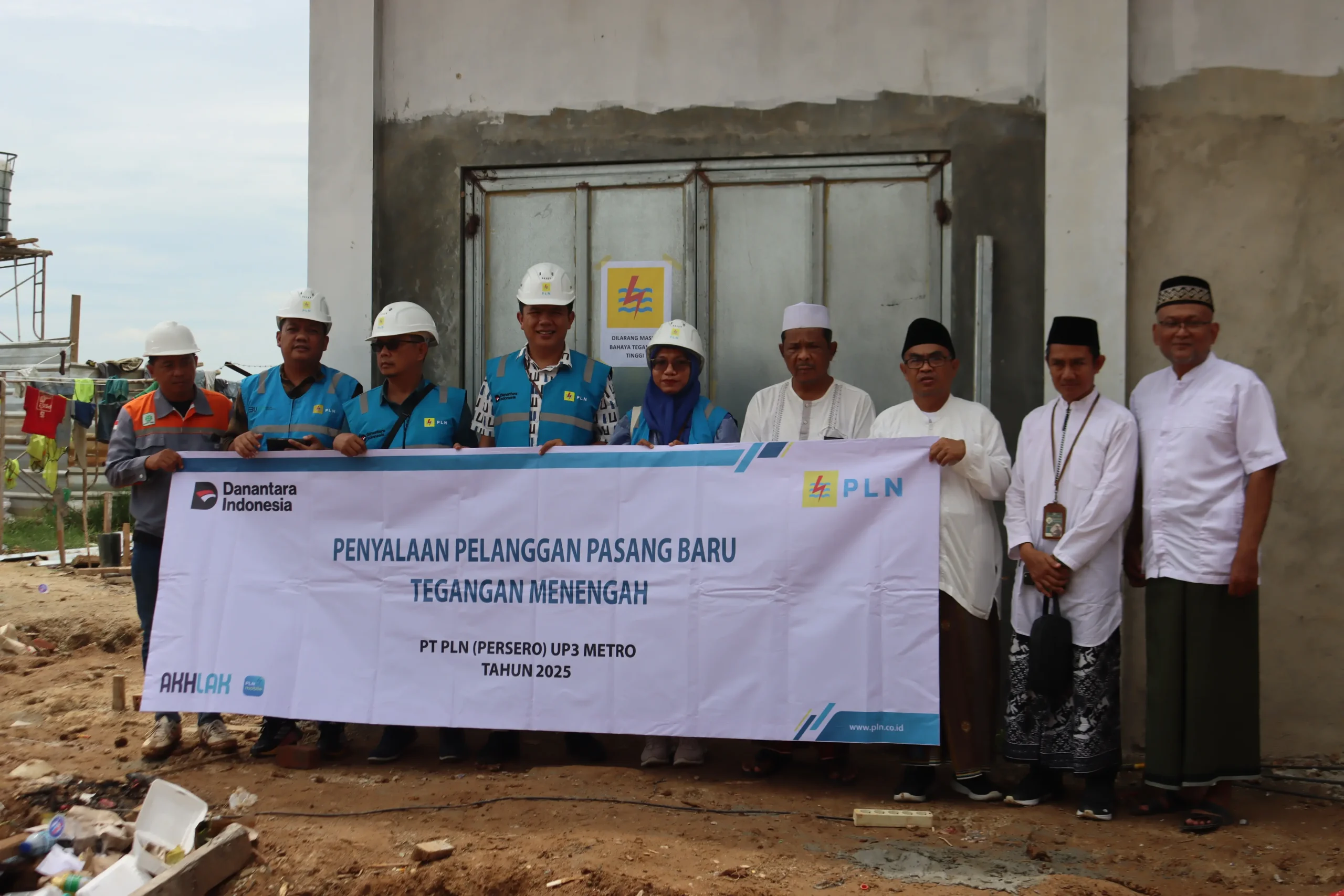 PLN Pantau Gardu listrik 1