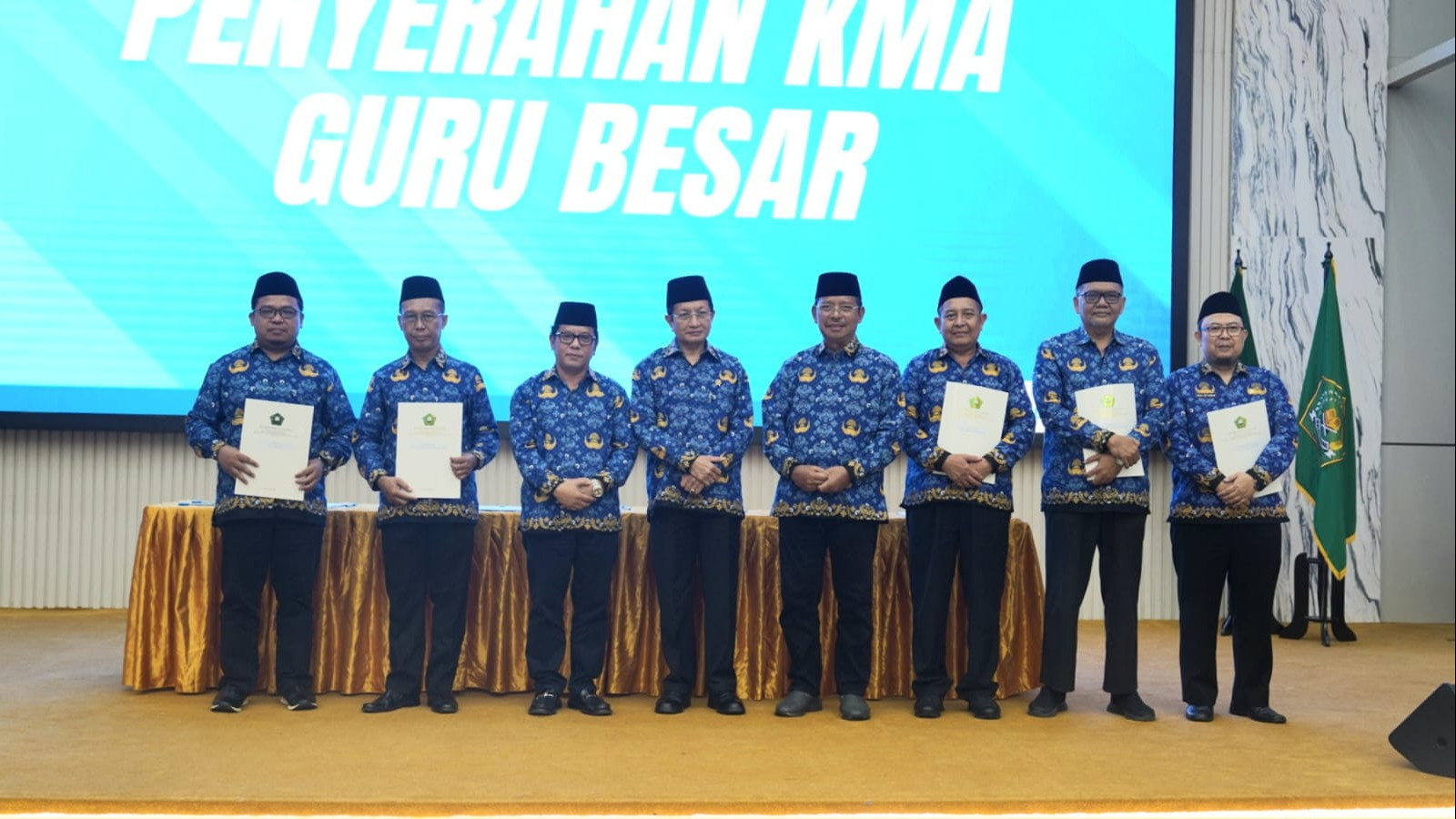 Penyerahan KMA Guru besar 2025