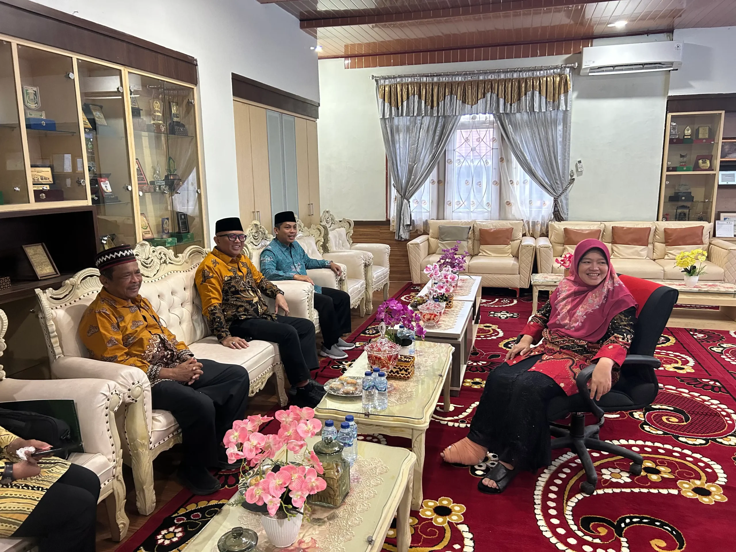 Penyambutan diruang rektor 1 Penyambutan diruang rektor 1