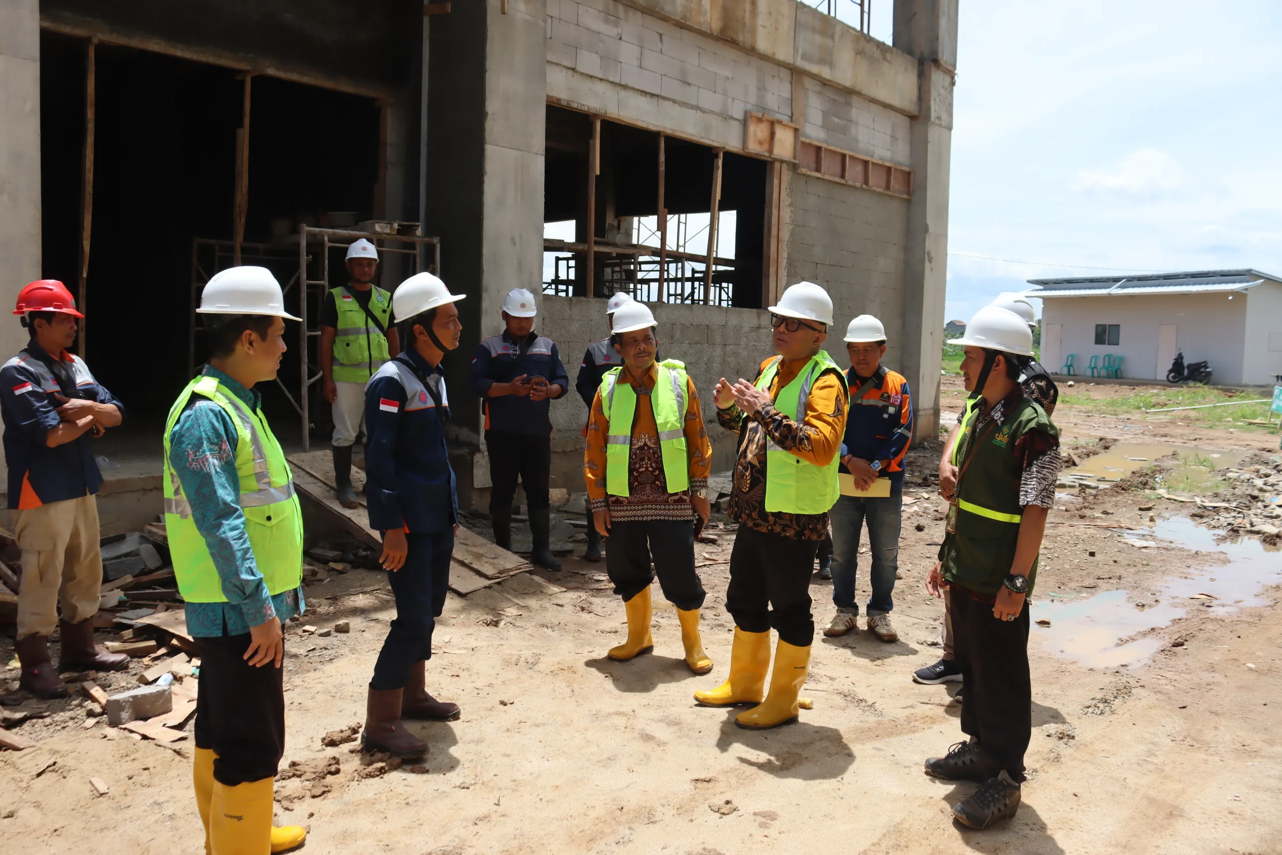 Tijau Pembangunan Lab berbatasan perpus