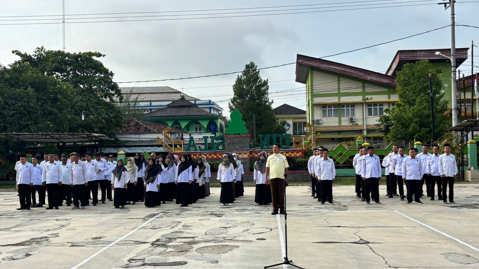 3. Apel pagi peserta