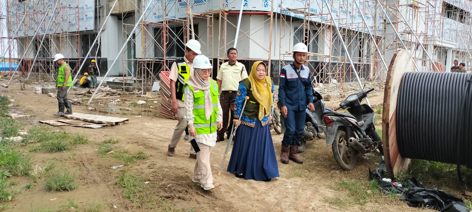 Rektor Tinjau Lab 2