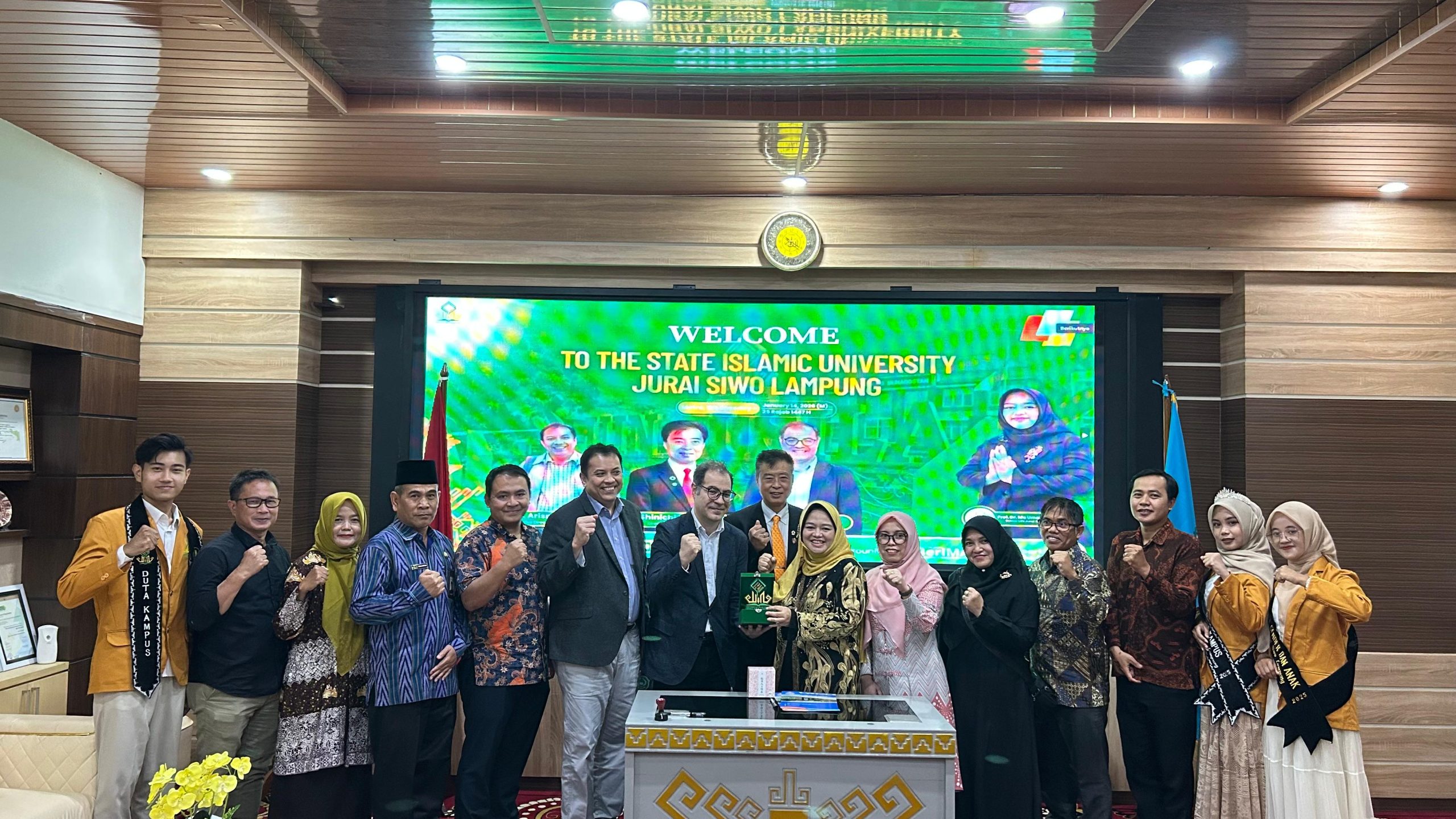 penyerahan cindera mata 2