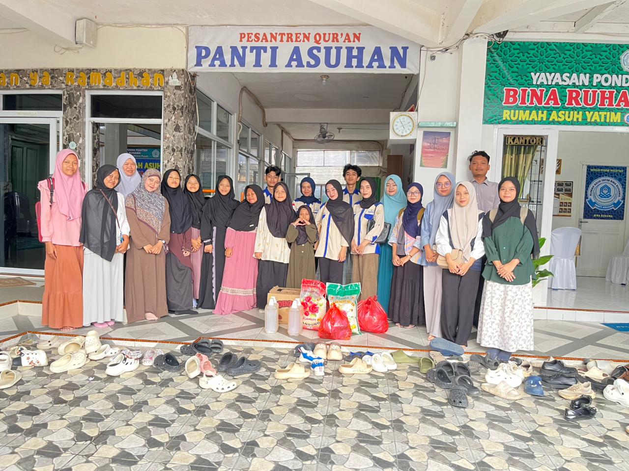Penyalurn Bantaun ke Panti Bina Ruham