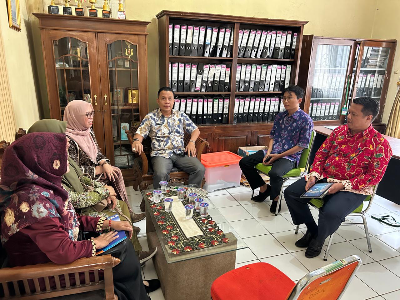 Kunjungan MoU ke kadis DLH lt