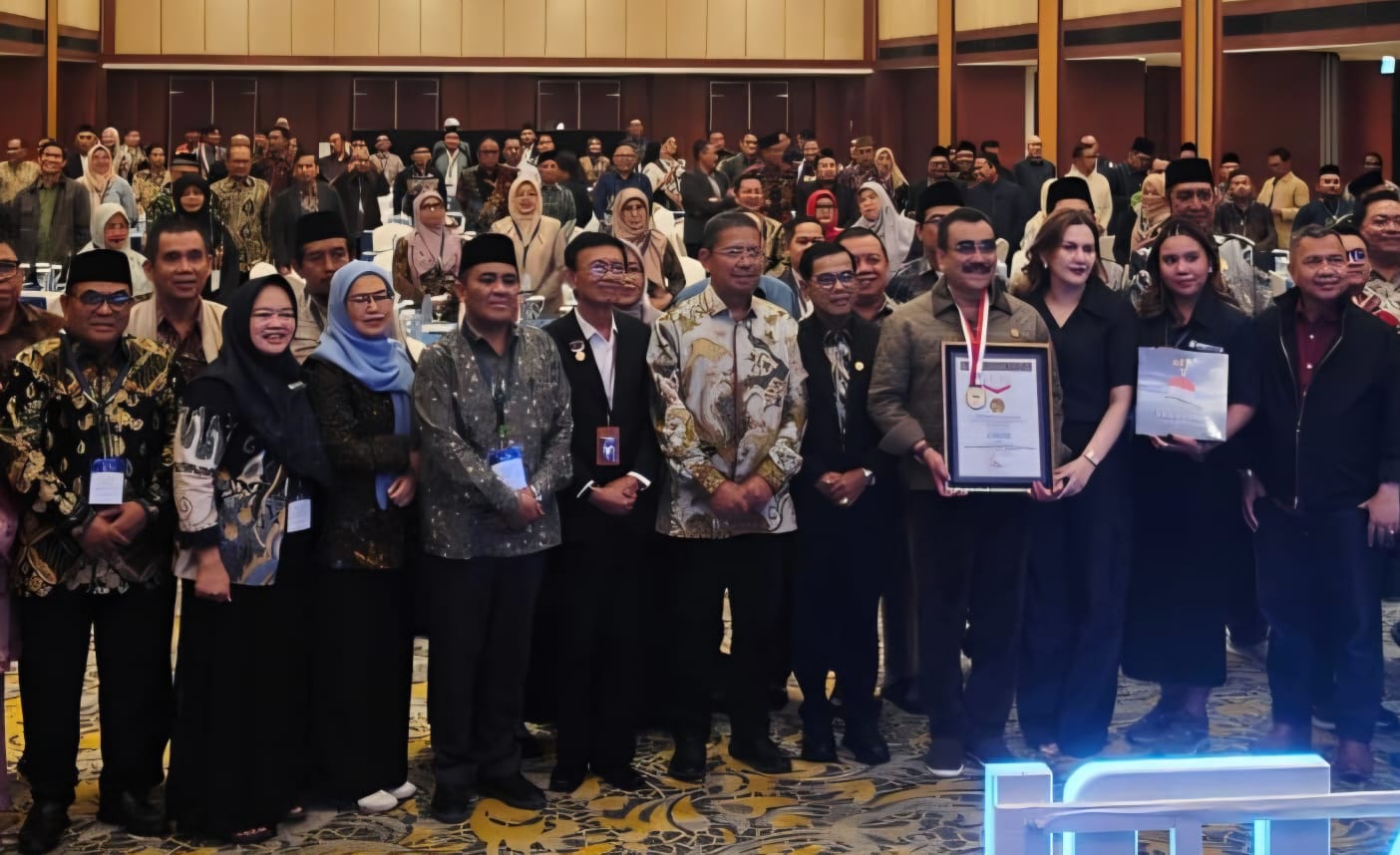 Rektor MoU dan ekor MURI PERADI