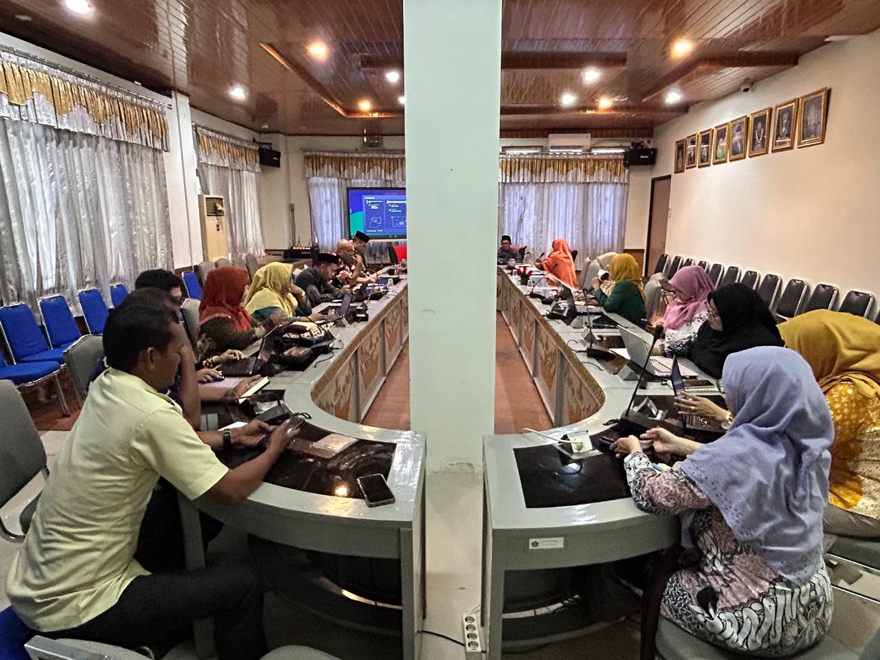 Peserta rapat wisuda