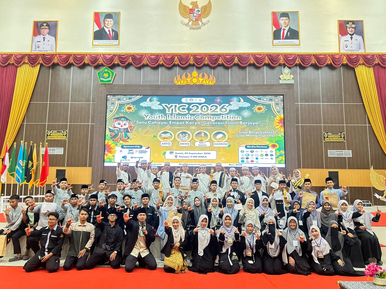 Foto Bersama juara dan panitia