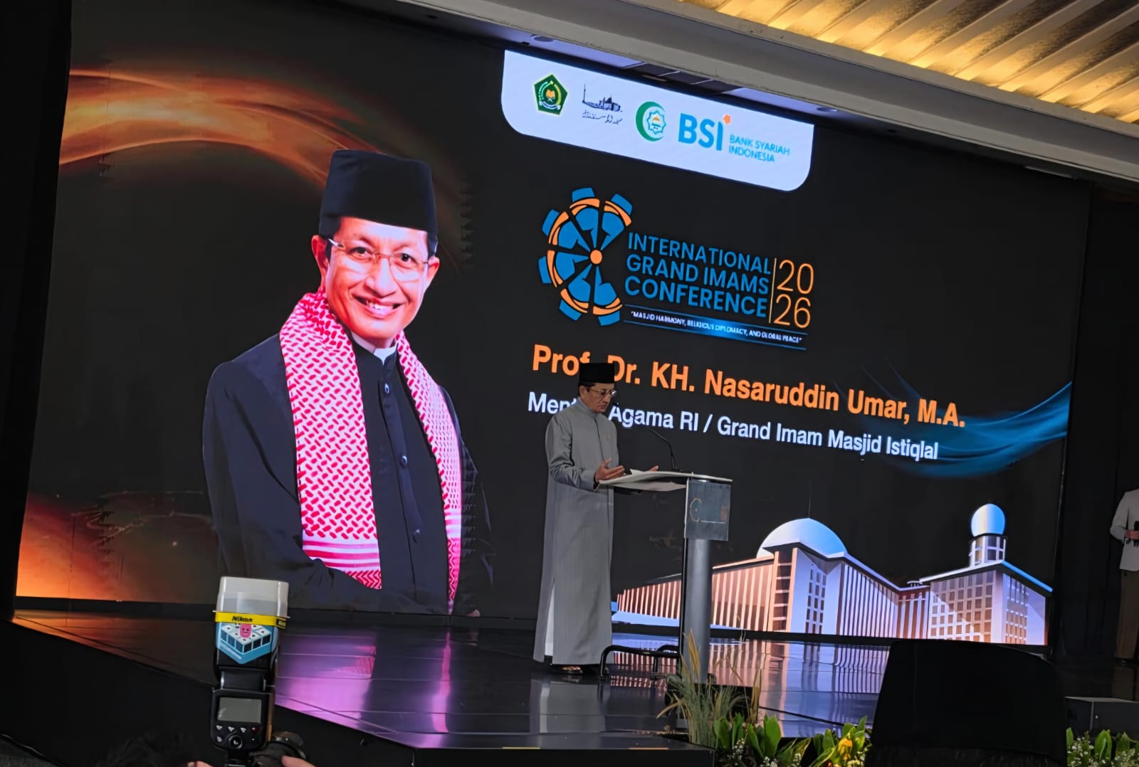 Menag pada Inernational grand imam confrence 2 bersama imm besar 1